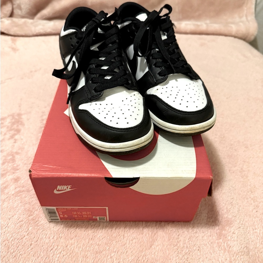 Women’s Nike Panda Dunks